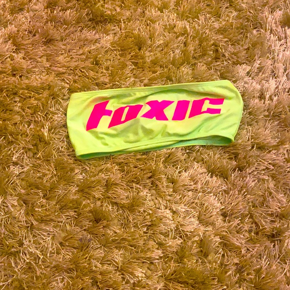 TOXIC TOP
